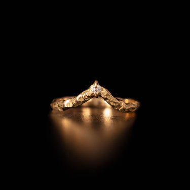 V shaped Pine diamond ring